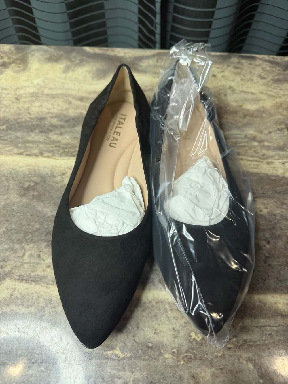 NWT ITALEAU  Women’s Mara Flex Suede Ballet Flat